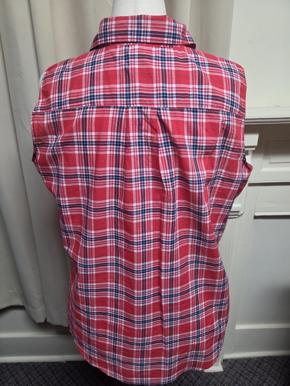 St. John's Bay Red & White & Blue Plaid Button-Up Sleeveledd Shirt Size XL - Picture 2 of 8